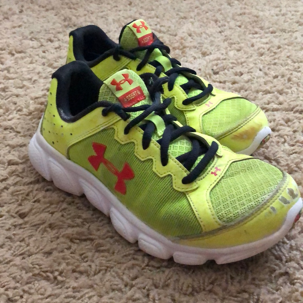 Boys UA Grade School Sneakers Sz 2.5